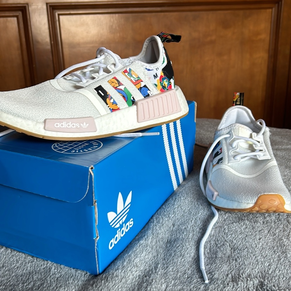 Adidas NMD R1 UNWORN white and floral ladies sneakers